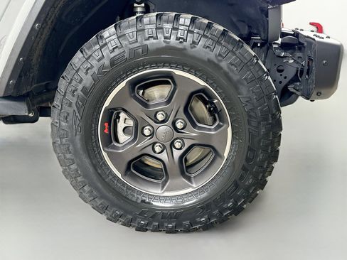 Used 2021 Jeep Gladiator Rubicon AWD/4WD image 10