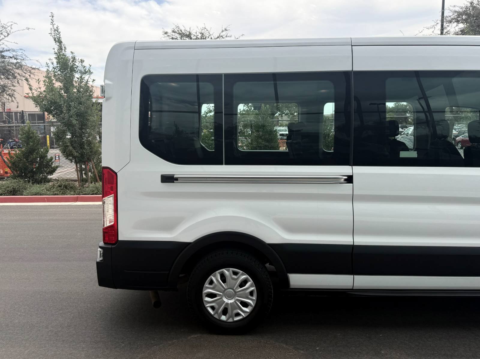 Used 2023 Ford Transit 350 XLT RWD image 5