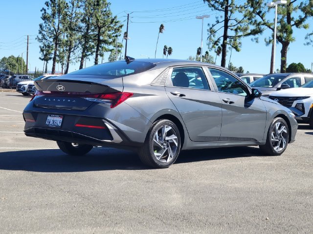 Used 2025 Hyundai Elantra Sport FWD image 4