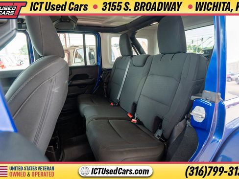 Used 2018 Jeep Wrangler Unlimited Sahara AWD/4WD image 11