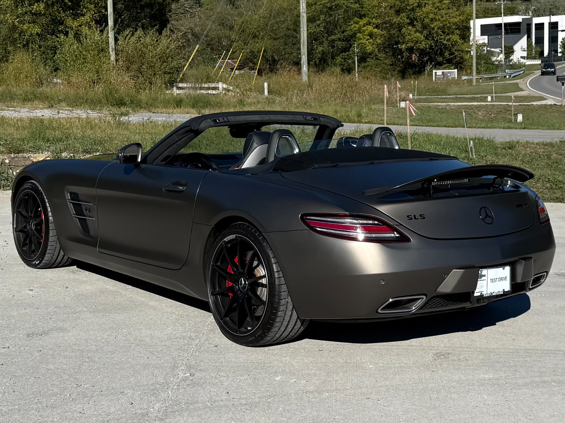 Used 2012 Mercedes-Benz SLS AMG Roadster image 4
