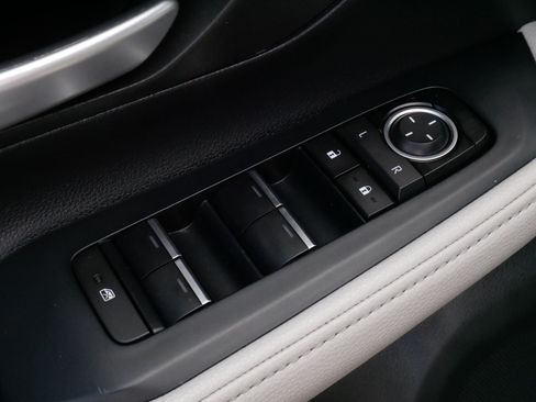 Used 2024 Toyota Grand Highlander AWD image 19