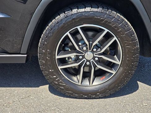 Used 2017 Jeep Grand Cherokee Trailhawk w/ Trailhawk Luxury Group AWD/4WD image 10