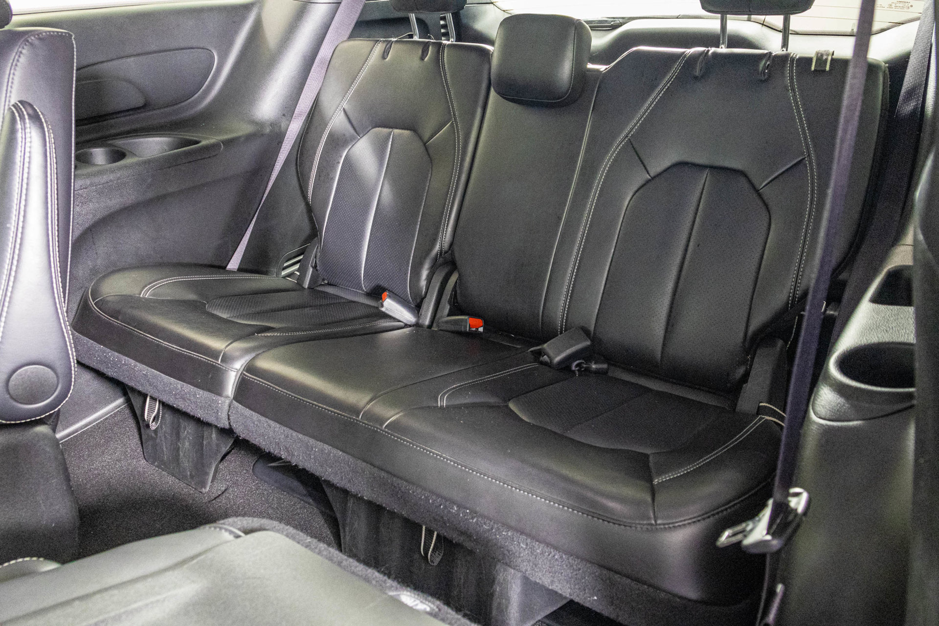 Used 2024 Chrysler Pacifica Limited FWD image 38
