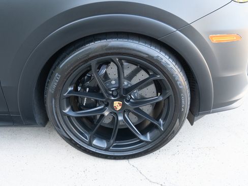 Used 2024 Porsche Cayenne Turbo GT AWD/4WD image 11