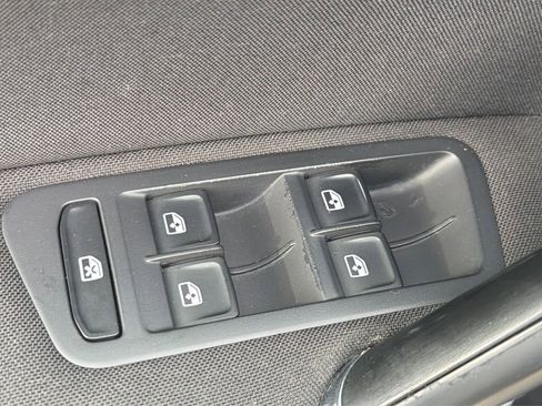 Used 2019 Volkswagen Golf S FWD image 34