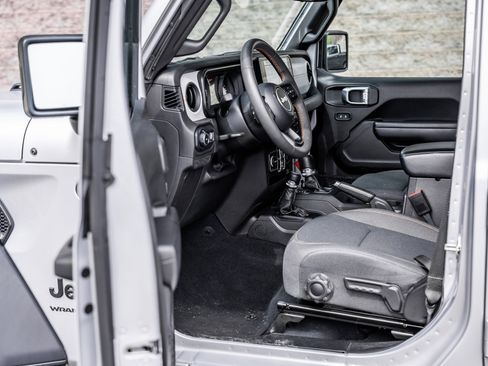 Used 2024 Jeep Wrangler Sport S image 24