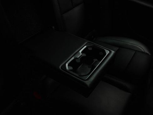 Used 2023 Volvo XC40 B4 Ultimate image 13