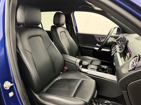Used 2021 Mercedes-Benz GLB 250 4MATIC w/ Premium Package image 36