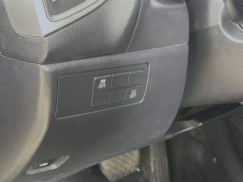 Used 2018 MAZDA MAZDA3 Touring FWD image 12