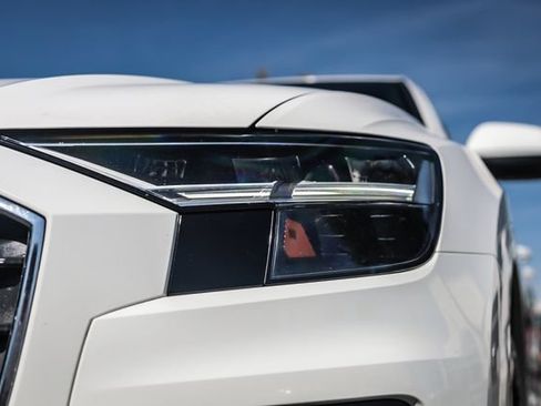 Used 2019 Audi Q8 Premium w/ Convenience Package AWD/4WD image 10