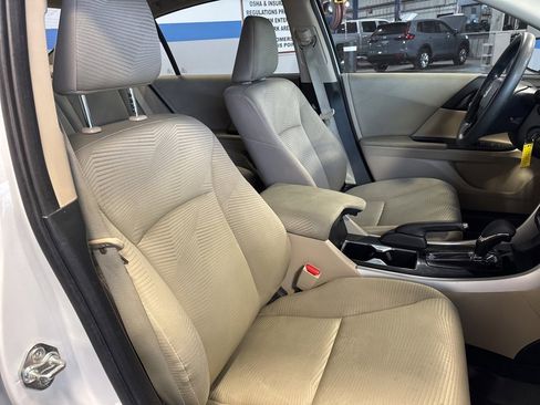 Used 2017 Honda Accord LX image 29