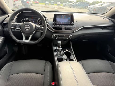 Used 2024 Nissan Altima 2.5 SV FWD image 10