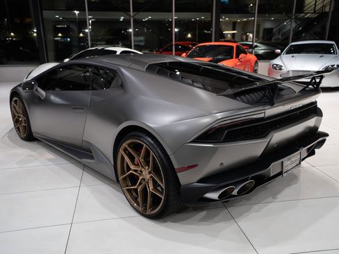 Used 2015 Lamborghini Huracan LP 610-4 AWD/4WD image 2