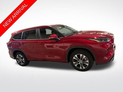 Used 2023 Toyota Highlander XLE