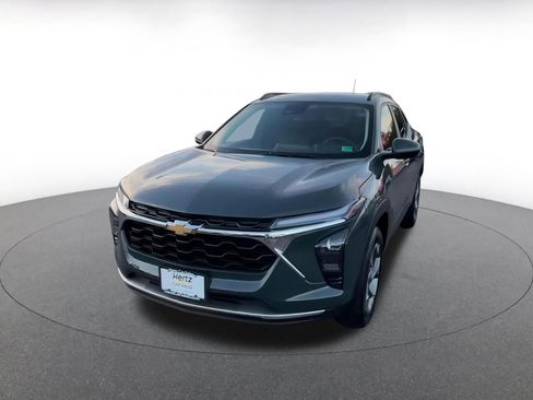 Used 2025 Chevrolet Trax LT image 7