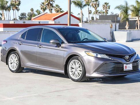 Certified 2020 Toyota Camry XLE image 4