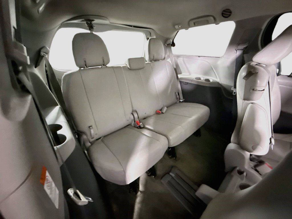 Used 2017 Toyota Sienna XLE w/ XLE Navigation Package FWD image 38