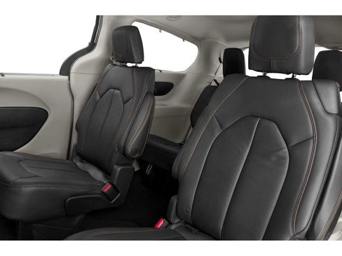 Used 2020 Chrysler Pacifica Touring-L w/ S Appearance Package FWD image 9