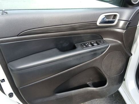 Used 2021 Jeep Grand Cherokee Altitude image 25