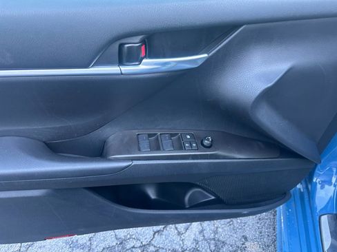 Used 2023 Toyota Camry SE w/ Cold Weather Package image 9