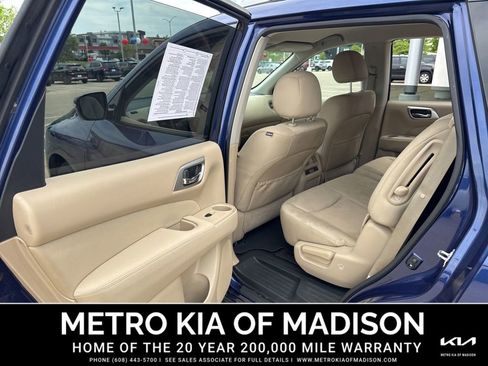 Used 2017 Nissan Pathfinder SV w/ SV Cold Weather Package AWD/4WD image 23