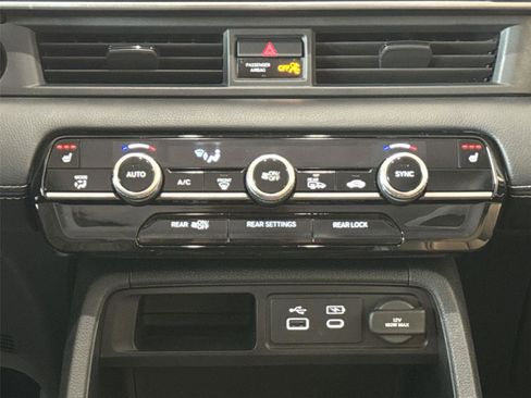 Used 2023 Honda Pilot Touring image 17