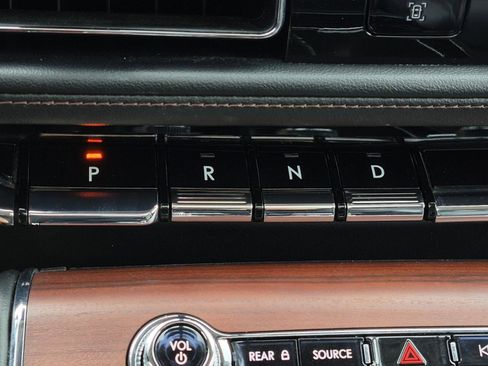 Used 2023 Lincoln Aviator Reserve AWD/4WD image 27