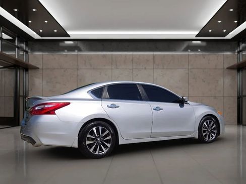 Used 2016 Nissan Altima 2.5 SL FWD image 6