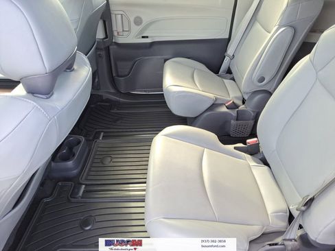 Used 2021 Toyota Sienna XLE image 9
