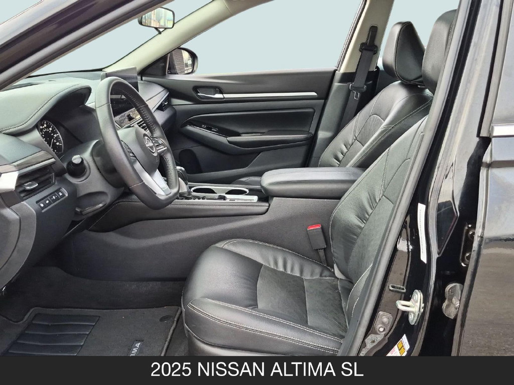 Used 2025 Nissan Altima 2.5 SL FWD image 14