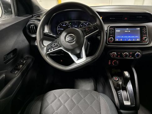Used 2018 Nissan Kicks S FWD image 11
