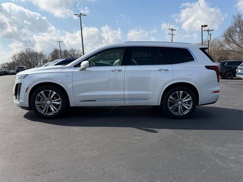 Used 2023 Cadillac XT6 Premium Luxury image 6