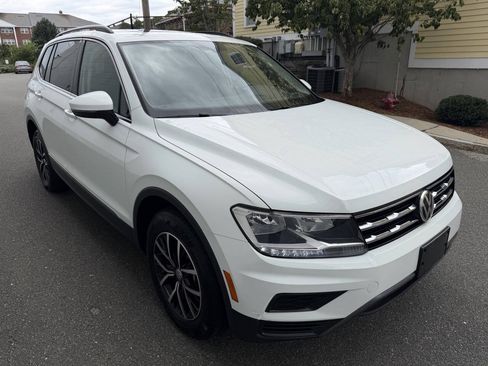 Used 2021 Volkswagen Tiguan SE w/ Panoramic Sunroof Package AWD/4WD image 8