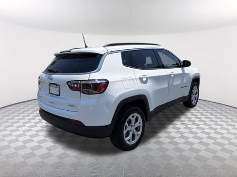 Used 2024 Jeep Compass Latitude AWD/4WD image 5