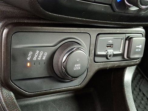 Used 2023 Jeep Renegade Latitude image 25