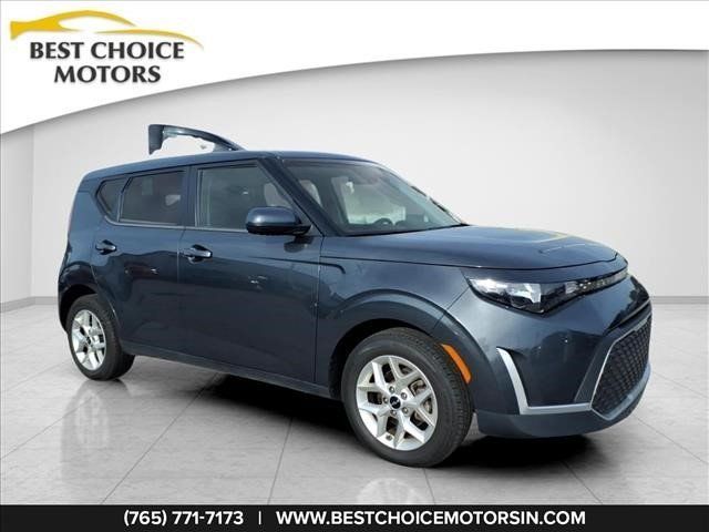 Used 2024 Kia Soul LX w/ Option Group 015 FWD image 2