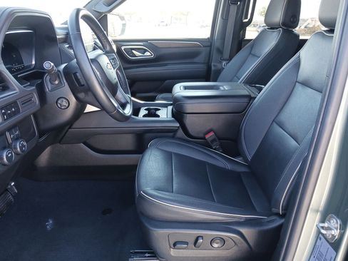 Used 2023 Chevrolet Suburban Premier image 15