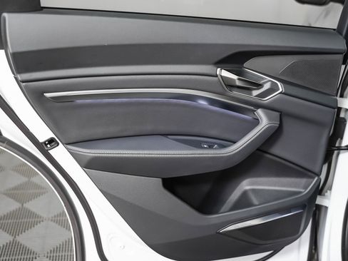 Used 2024 Audi Q8 e-tron Premium Plus w/ Premium Plus Package image 24