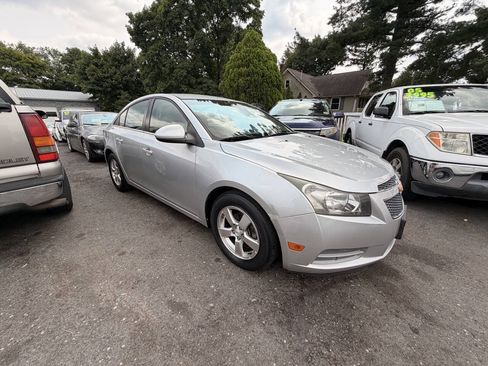 Used 2011 Chevrolet Cruze LT FWD image 2