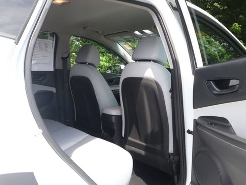 Used 2023 Hyundai Kona SEL AWD/4WD image 44