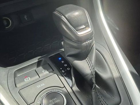 Used 2022 Toyota RAV4 SE AWD/4WD image 12