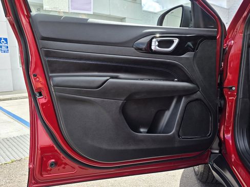 New 2025 Jeep Compass Latitude w/ Altitude Special Edition image 11