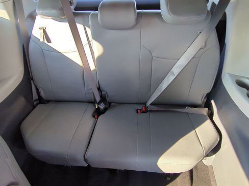 Used 2024 Toyota Sienna XLE image 33