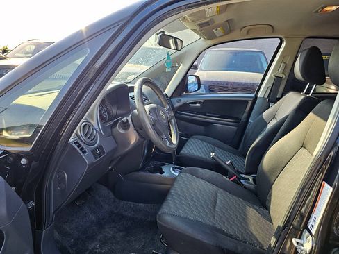 Used 2009 Suzuki SX4 Hatchback FWD image 6