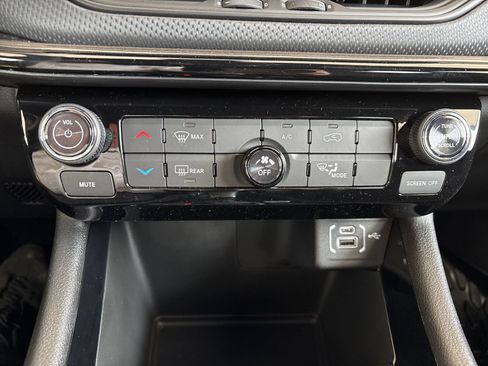 New 2026 Jeep Compass Latitude AWD/4WD image 22