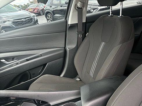 Used 2025 Hyundai Elantra SEL FWD image 6