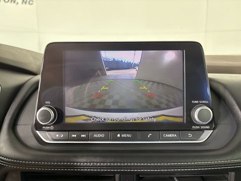 Used 2023 Nissan Rogue S image 15