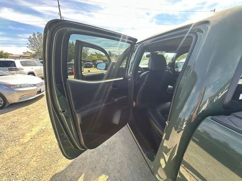 Used 2021 Toyota Tacoma TRD Sport w/ TRD Premium Sport Package AWD/4WD image 12