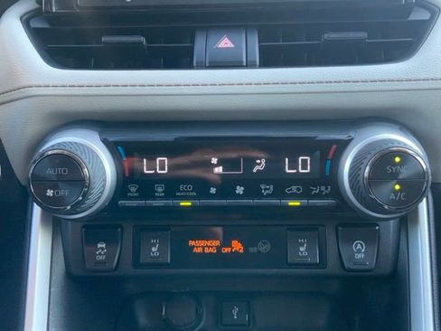 Used 2022 Toyota RAV4 XLE w/ Convenience Package image 27